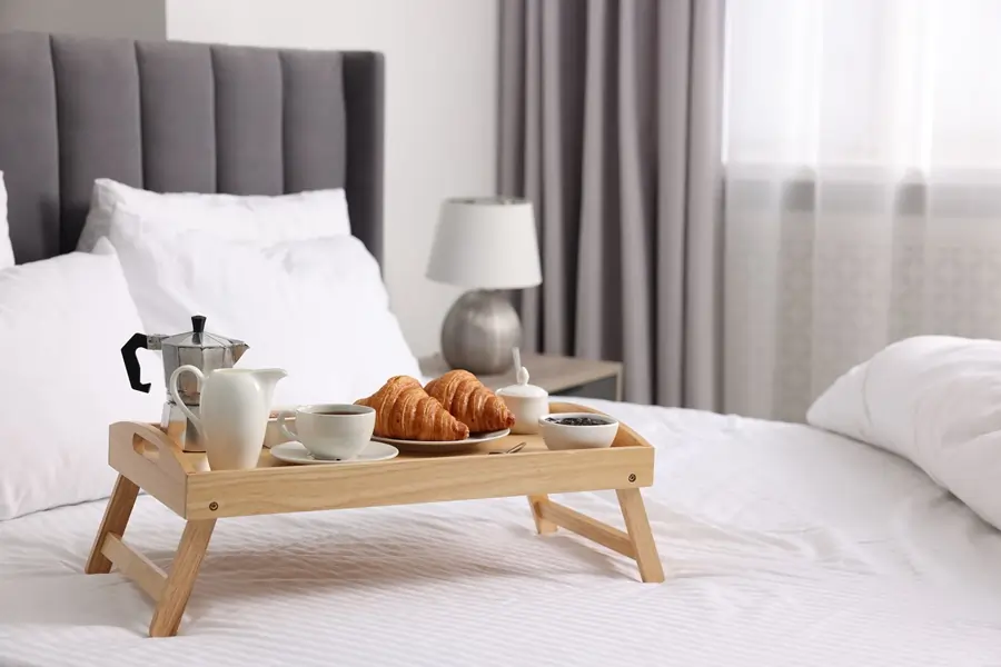 breakfest in room