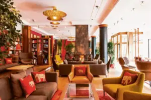 schlosselmau-retreat-library-lounge